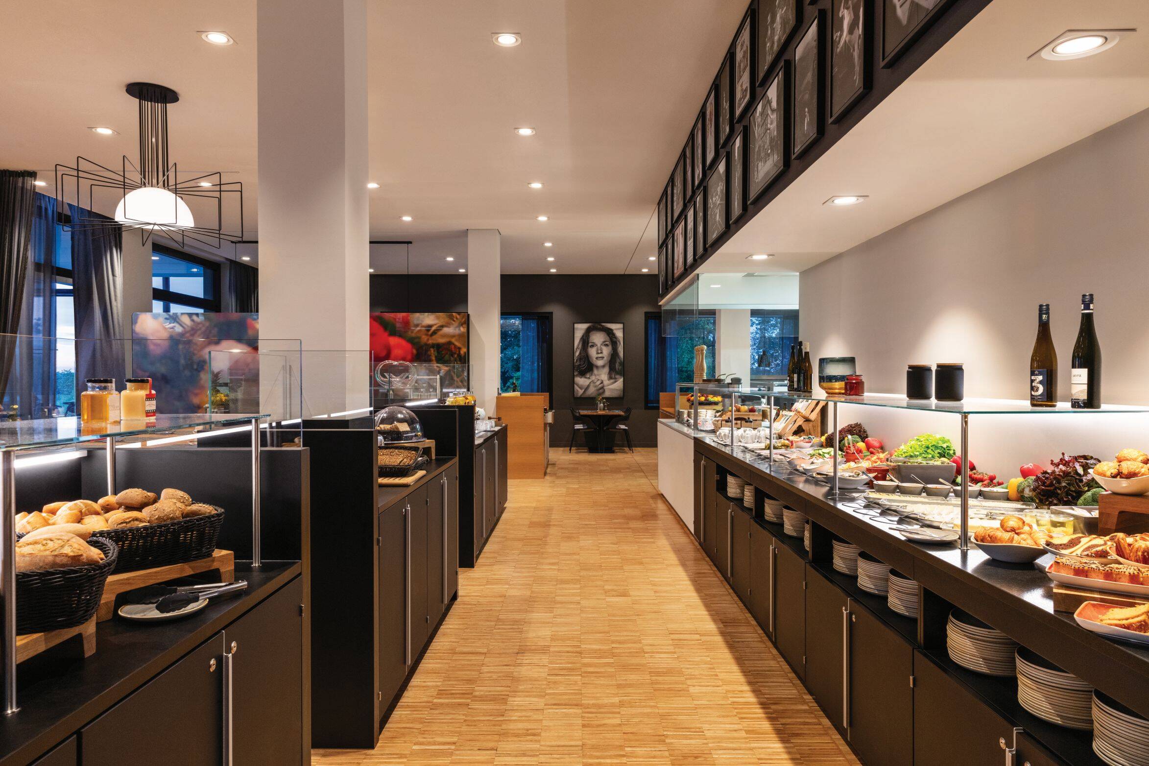 Extensive buffet at Restaurant Oskar's.