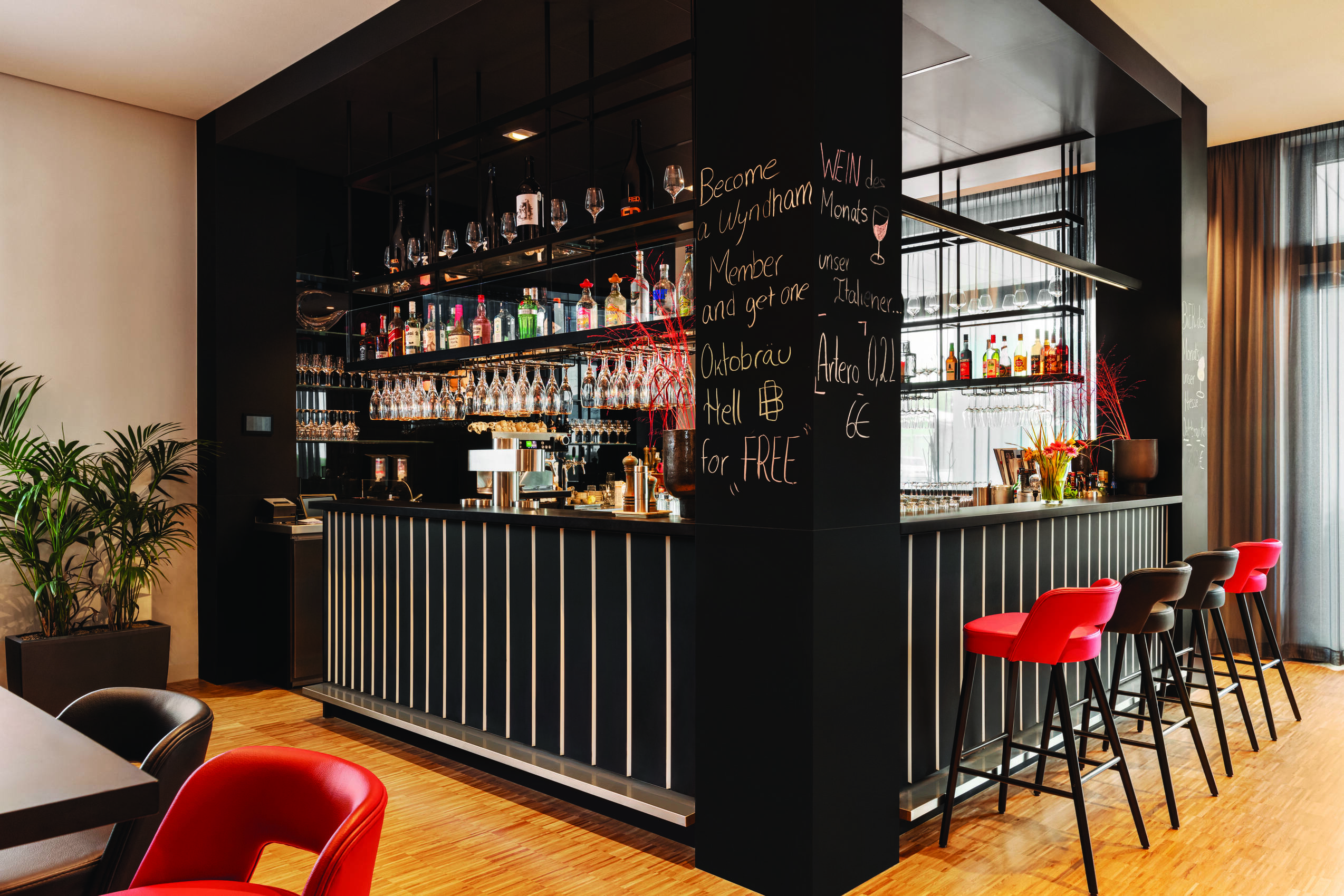 Bar im Restaurant Oskar's.
