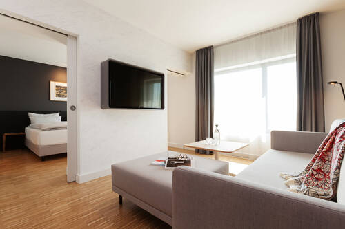 Wohnbereich und Schlafzimmer des Wetzlar Apartments.